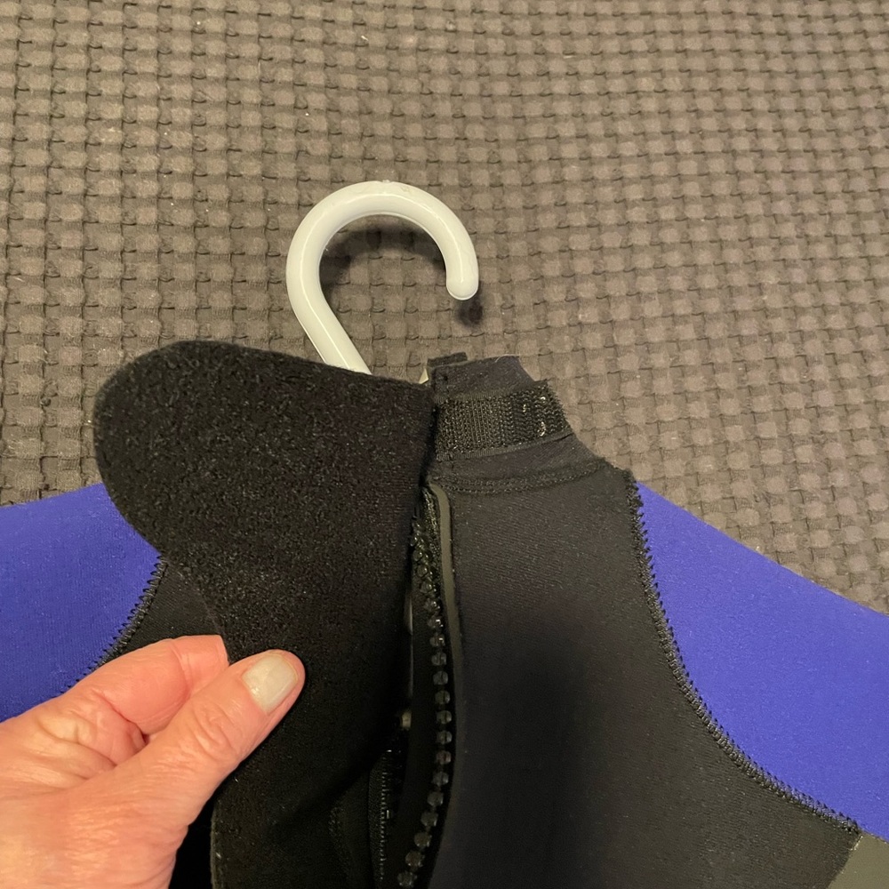 Wet Suit - Picture 4 of 7